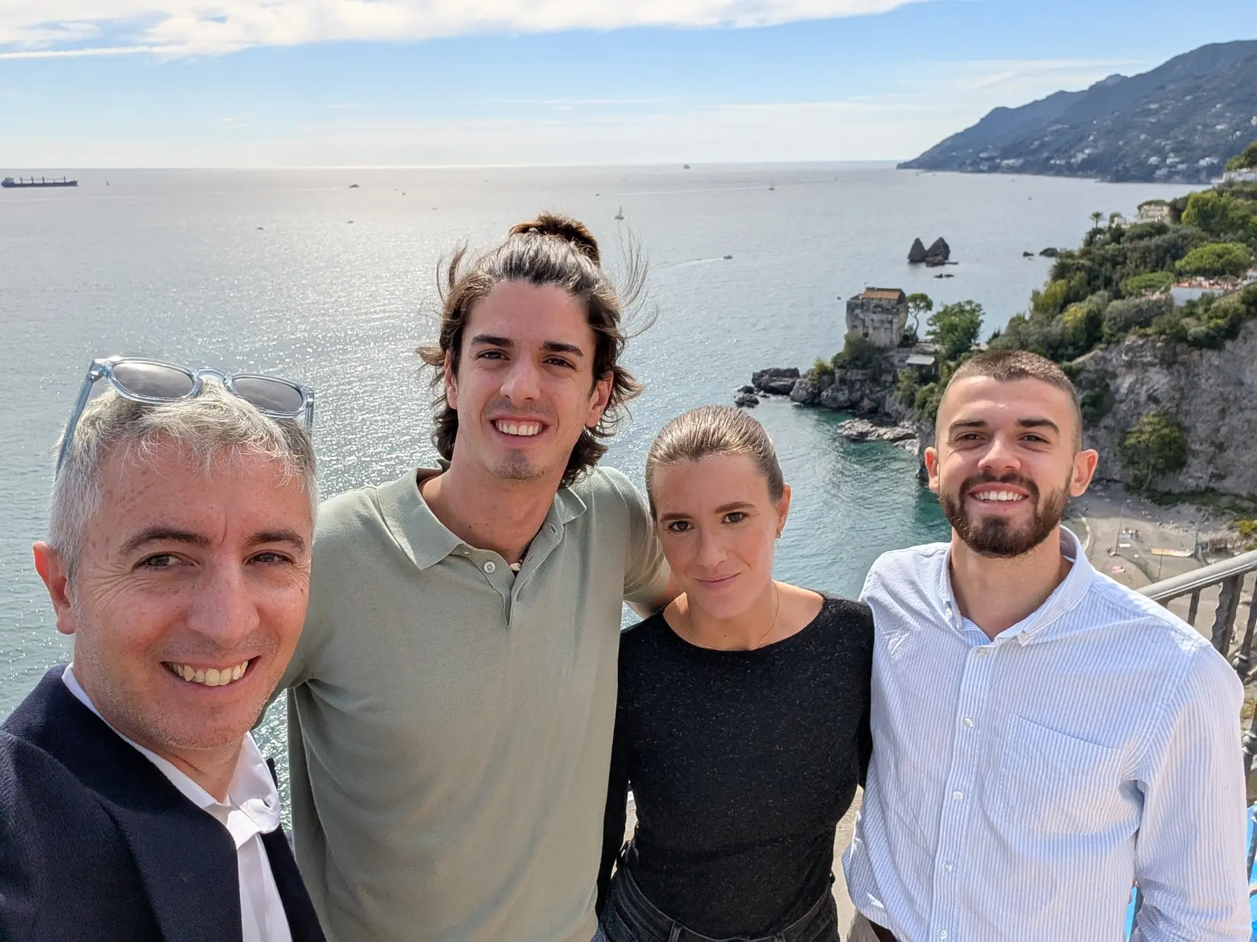 Andrea Reggiani con i giovani fisioterapisti di IKON durante un evento formativo BTL a Salerno